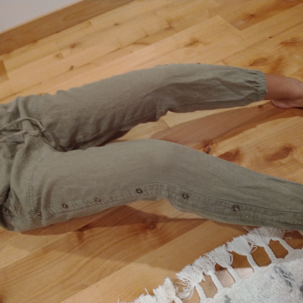 Nicole Miller stretch waist and ankle pant…